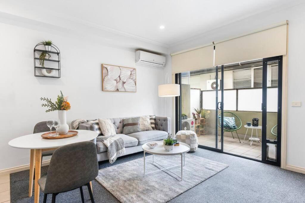Cozy 1 Bedder In St Kilda With Balcony Daire Melbourne Dış mekan fotoğraf