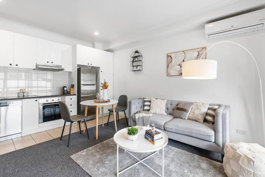 Cozy 1 Bedder In St Kilda With Balcony Daire Melbourne Dış mekan fotoğraf